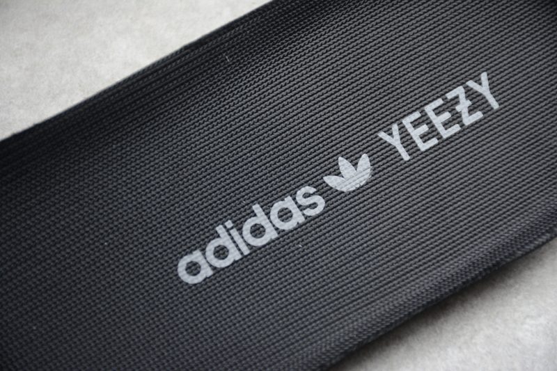 Adidas Yeezy 350 Pirate Black - Imagen 8