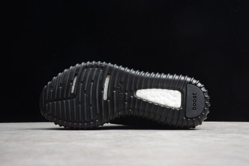 Adidas Yeezy 350 Pirate Black - Imagen 4